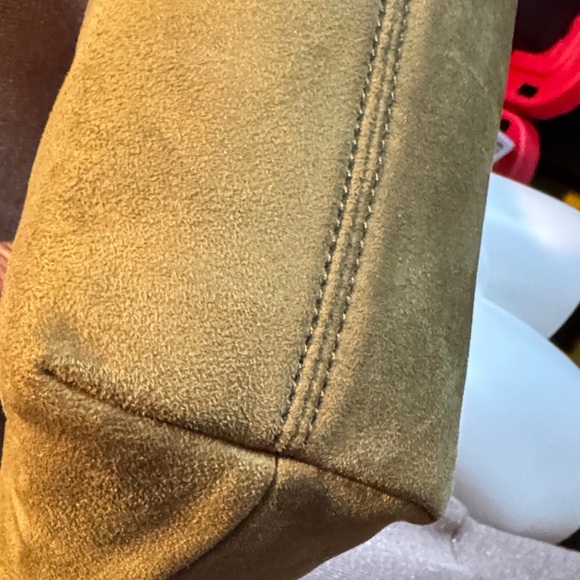 π JW PEI Olive Crossbody Bag with Gold Accents - Picture 13 of 16